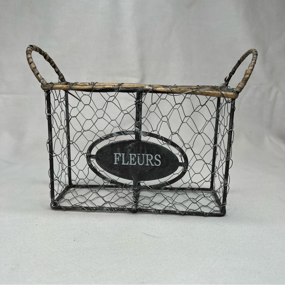 Farmhouse Rustic Cottagecore Chicken Wire Napkin Holder Basket Fleurs Flower.
